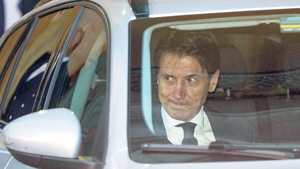 Conte se limitó a decirles a los periodistas que había renunciado al encargo de formar un gobierno.