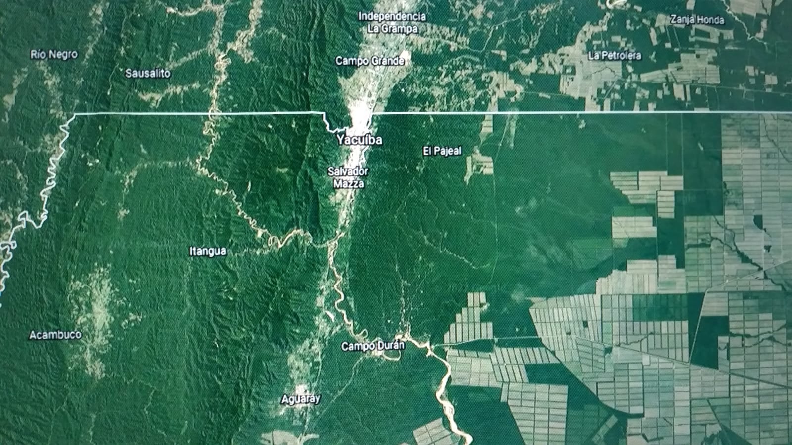 Las fincas El Pajeal y El Aybal (vecina) lindan con la frontera internacional con Bolivia. 