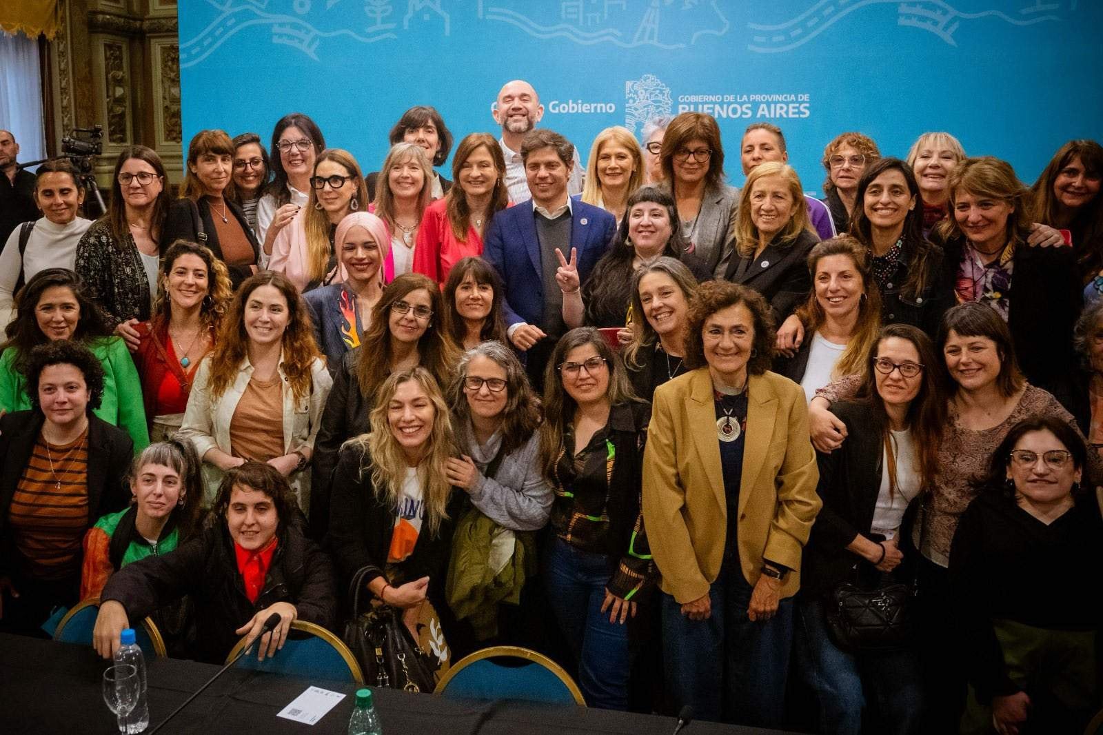 Kicillof y Díaz durante la presentación del programa en el Salón Dorado.