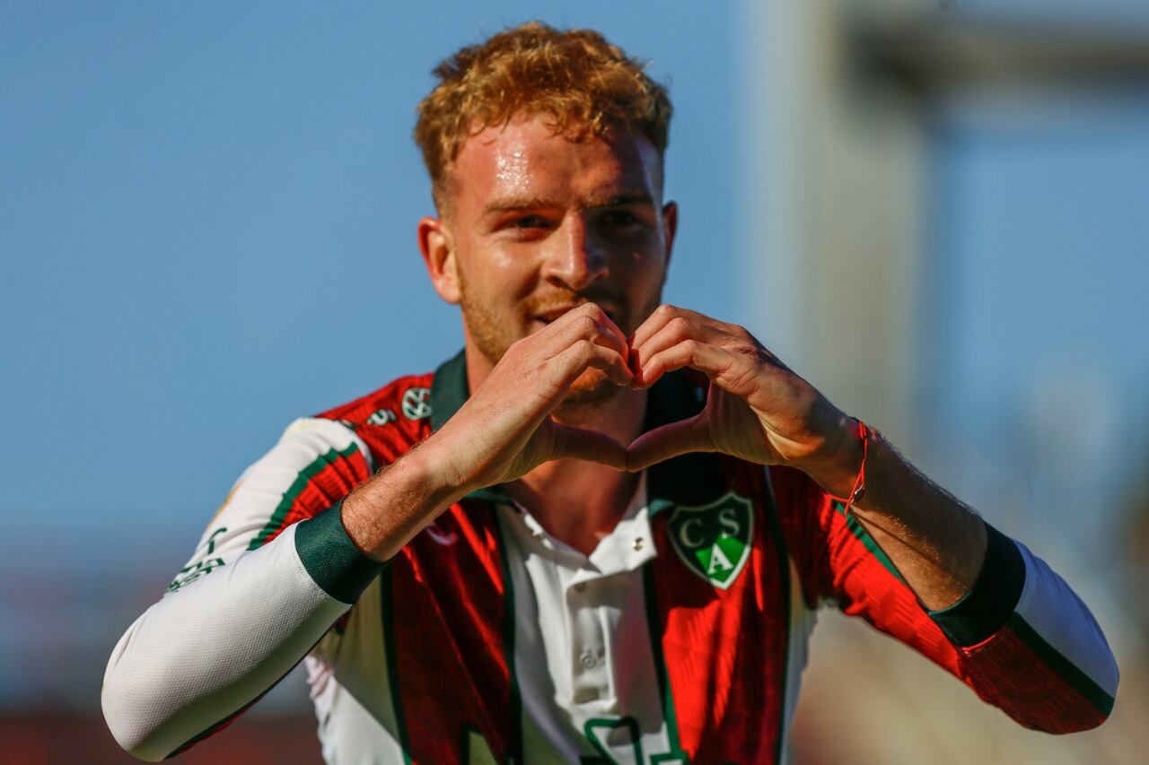 Luciano Gondou marcó el primer gol con un penal que ejecutó dos veces gracias al VAR