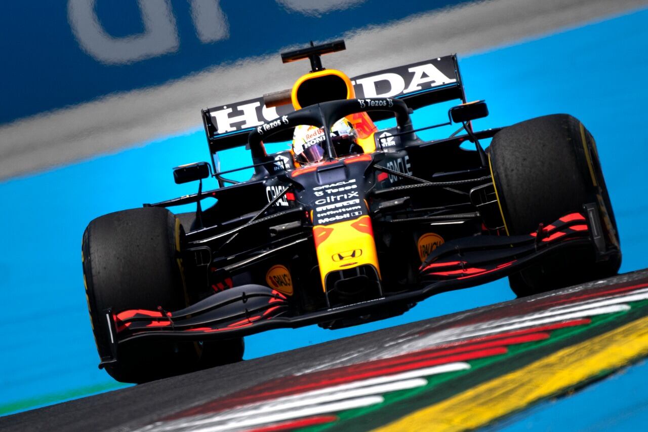 Verstappen sigue siendo más veloz que los Mercedes, incluso en los ensayos