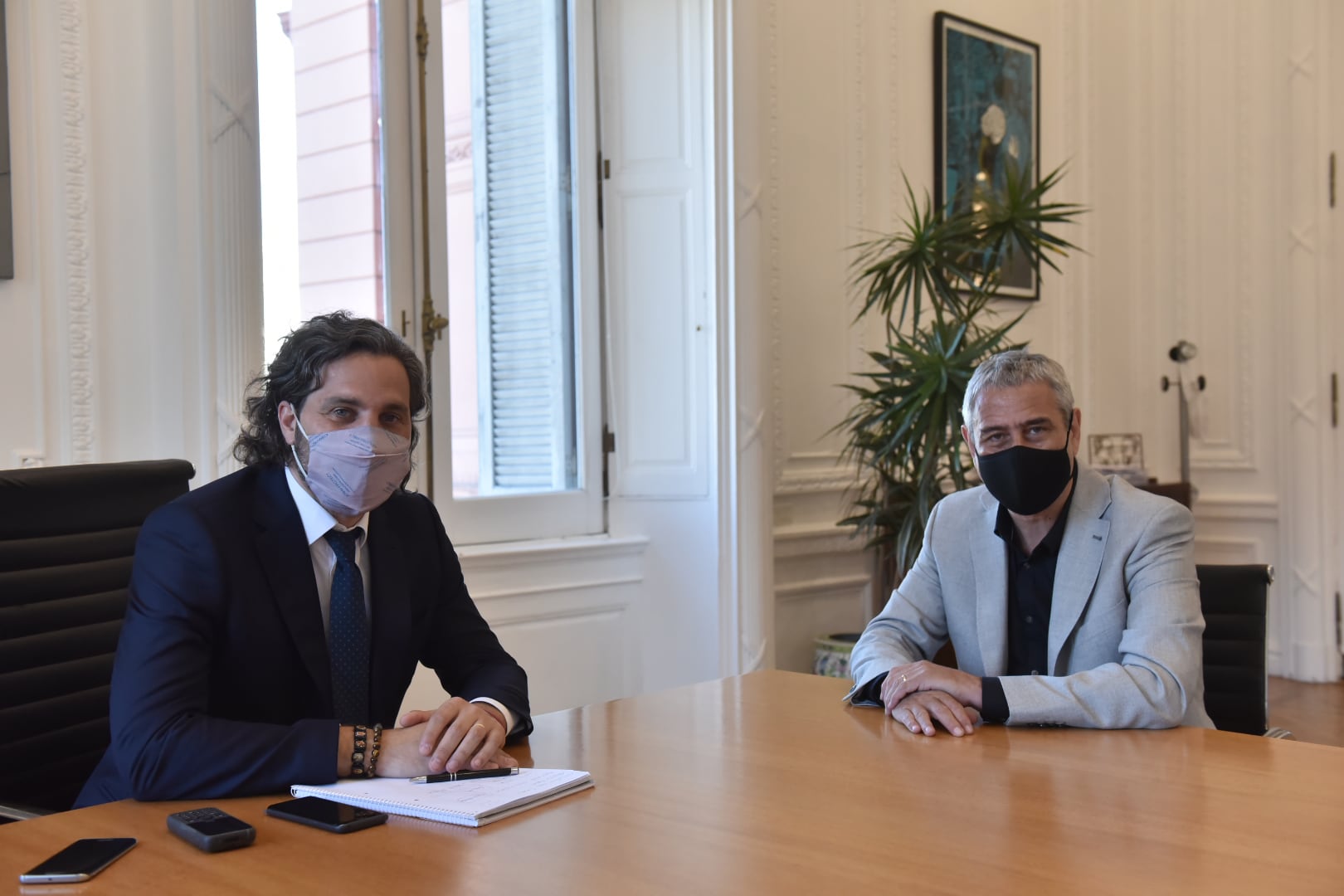 El jefe de Gabinete, Santiago Cafiero recibió a Jorge Ferraresi en su despacho. 