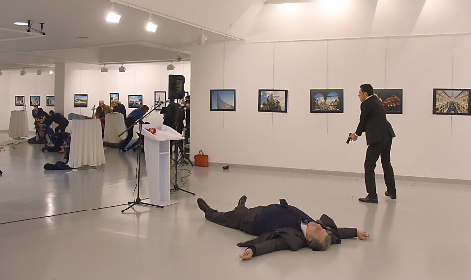 "No se olviden de Alepo. No se olviden de Siria (...) No estarán a salvo", gritó el atacante.