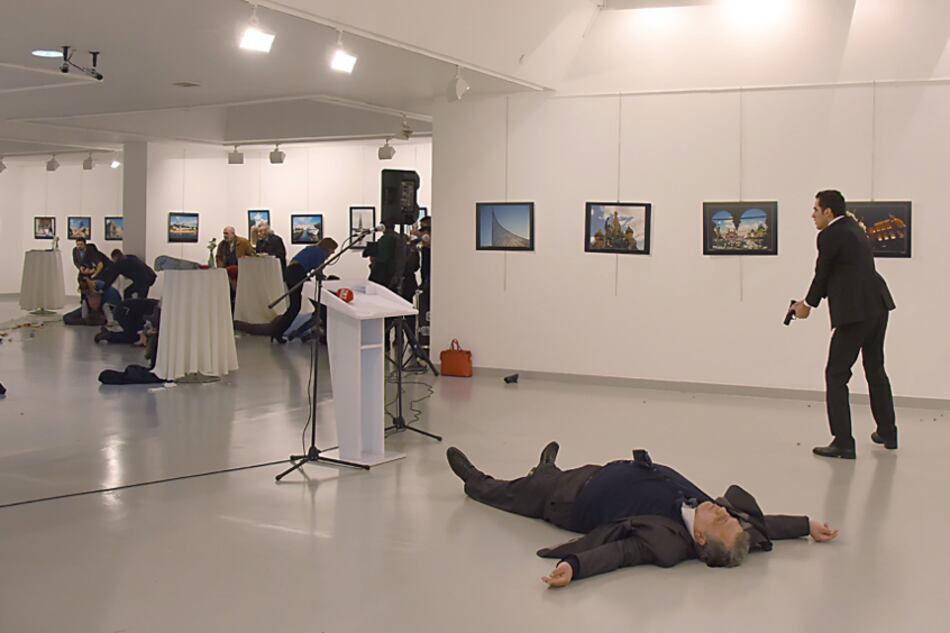 "No se olviden de Alepo. No se olviden de Siria (...) No estarán a salvo", gritó el atacante.