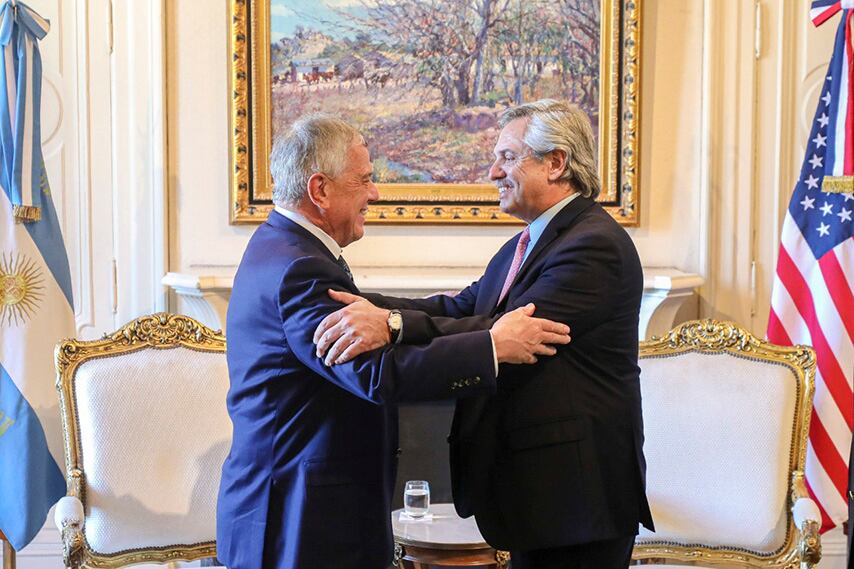 Alberto Fernández con el subsecretario interino del Departamento de Estado Michael Kozak