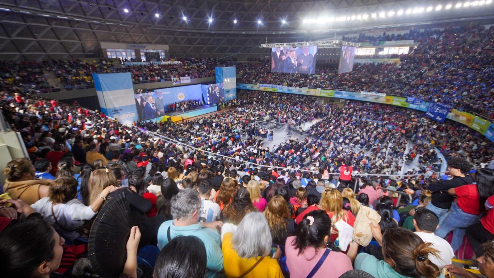 Massa y Rossi en el superdomo de La Rioja.