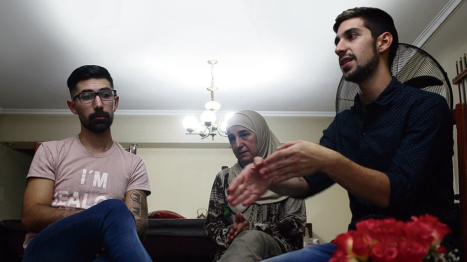 Axel (de lentes) y Kevin Gamal Abraham Salomón relataron sus terribles días en prisión.