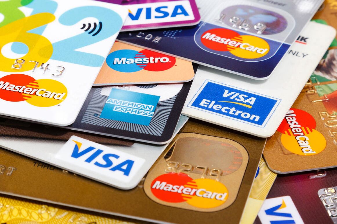 El Central también congeló por 180 días las comisiones por servicios bancarios.