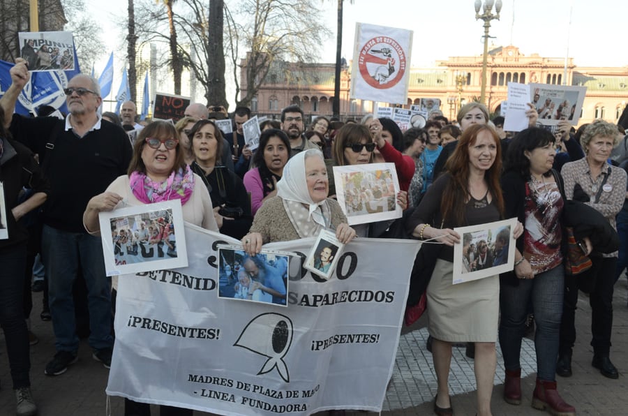 Nora Cortiñas, de Madres Línea Fundadora, al frente de una de las manifestaciones.