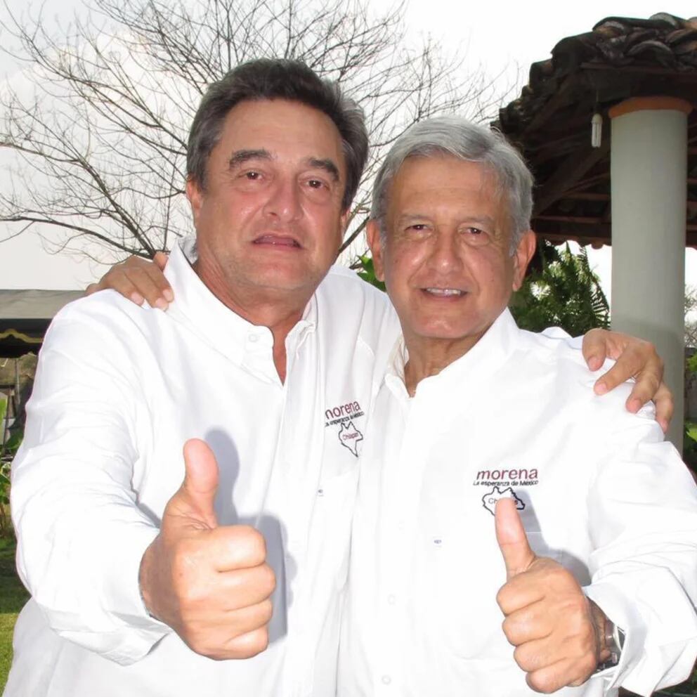 El presidente de México, Andrés Manuel López Obrador y su hermano, Pío López Obrador, 2015. / Facebok Pío López Obrador 