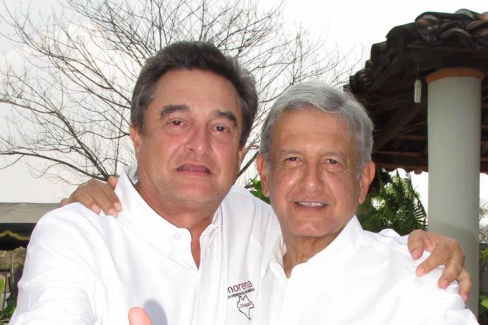 El presidente de México, Andrés Manuel López Obrador y su hermano, Pío López Obrador, 2015. / Facebok Pío López Obrador
