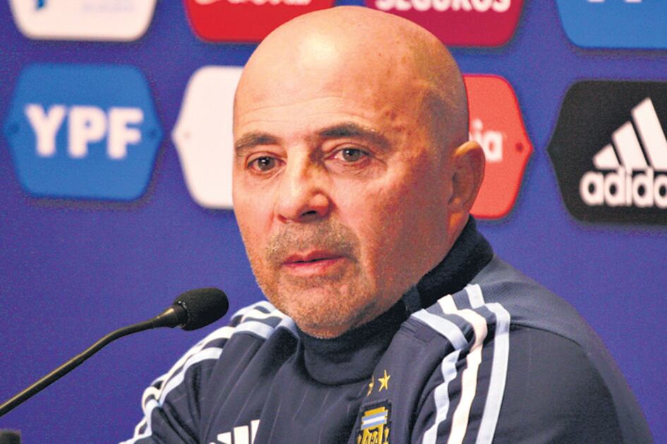 Sampaoli considera a Javier Mascherano como marcador central, donde el jugador de Barcelona no suele rendir.