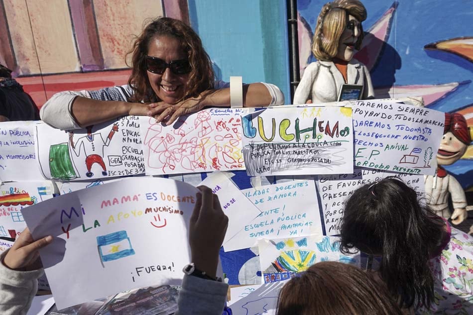 En estos días hubo filas de hasta más de cien metros para entrar a la Escuela itinerante.