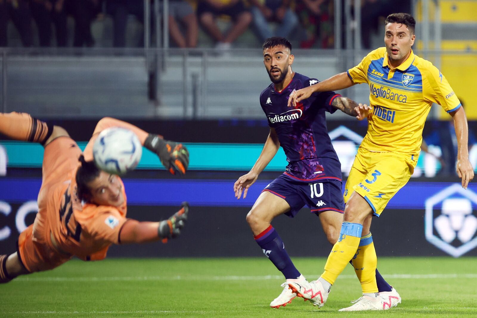 Nico González palpita su gol para la Fiorentina
