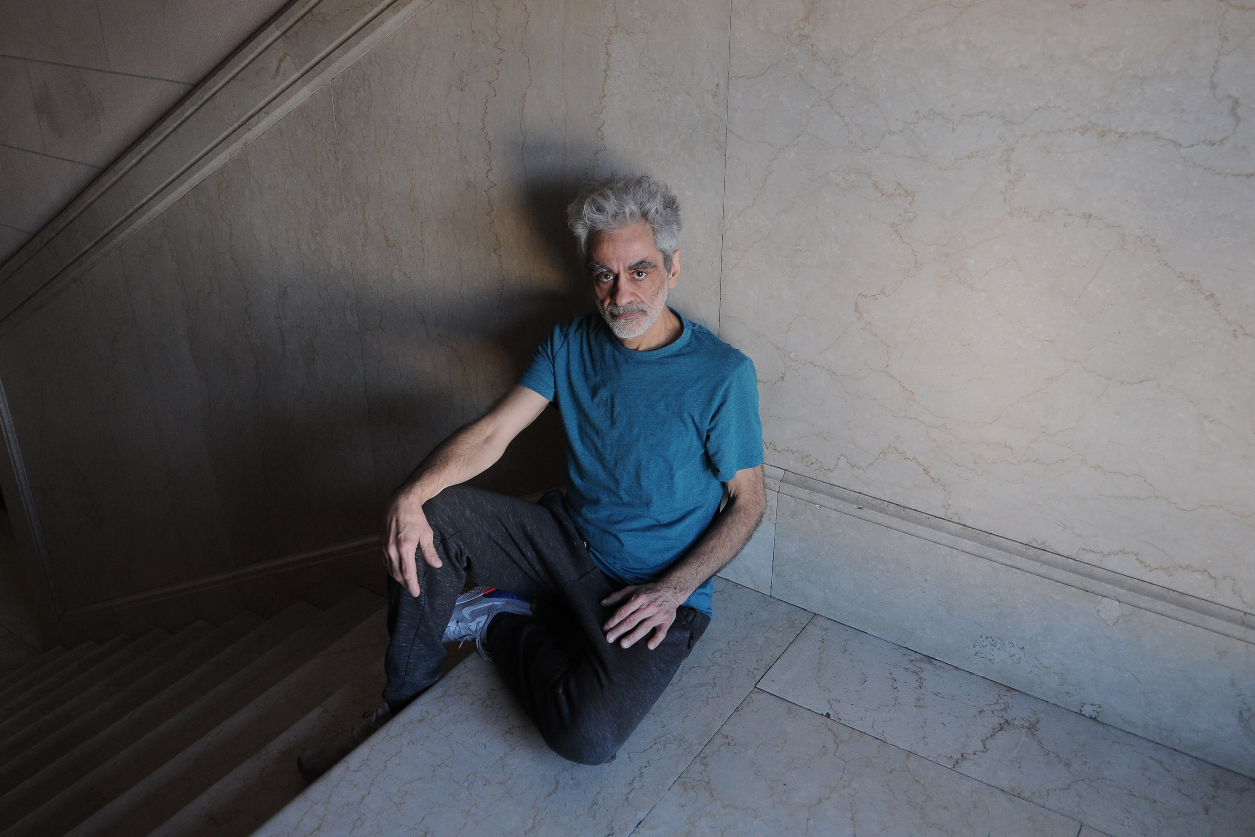 En su trayectoria, Melingo pasó por Los Abuelos de la Nada, Los Twist, la banda de Charly García y Lions In Love.