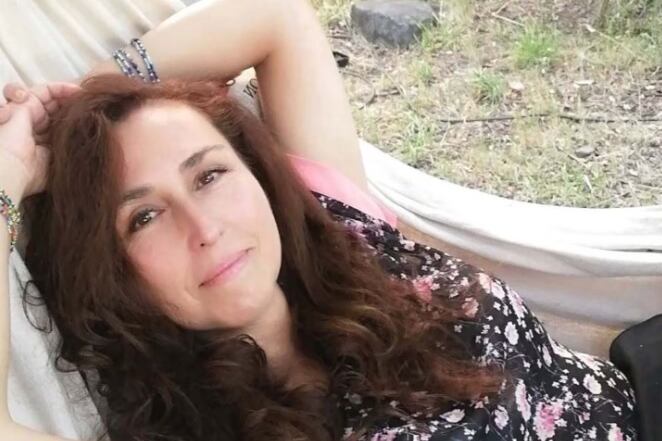 La mujer apareció en el living de su casa con signos de ahorcamiento. Facebook: Andrea Rojas Murillo