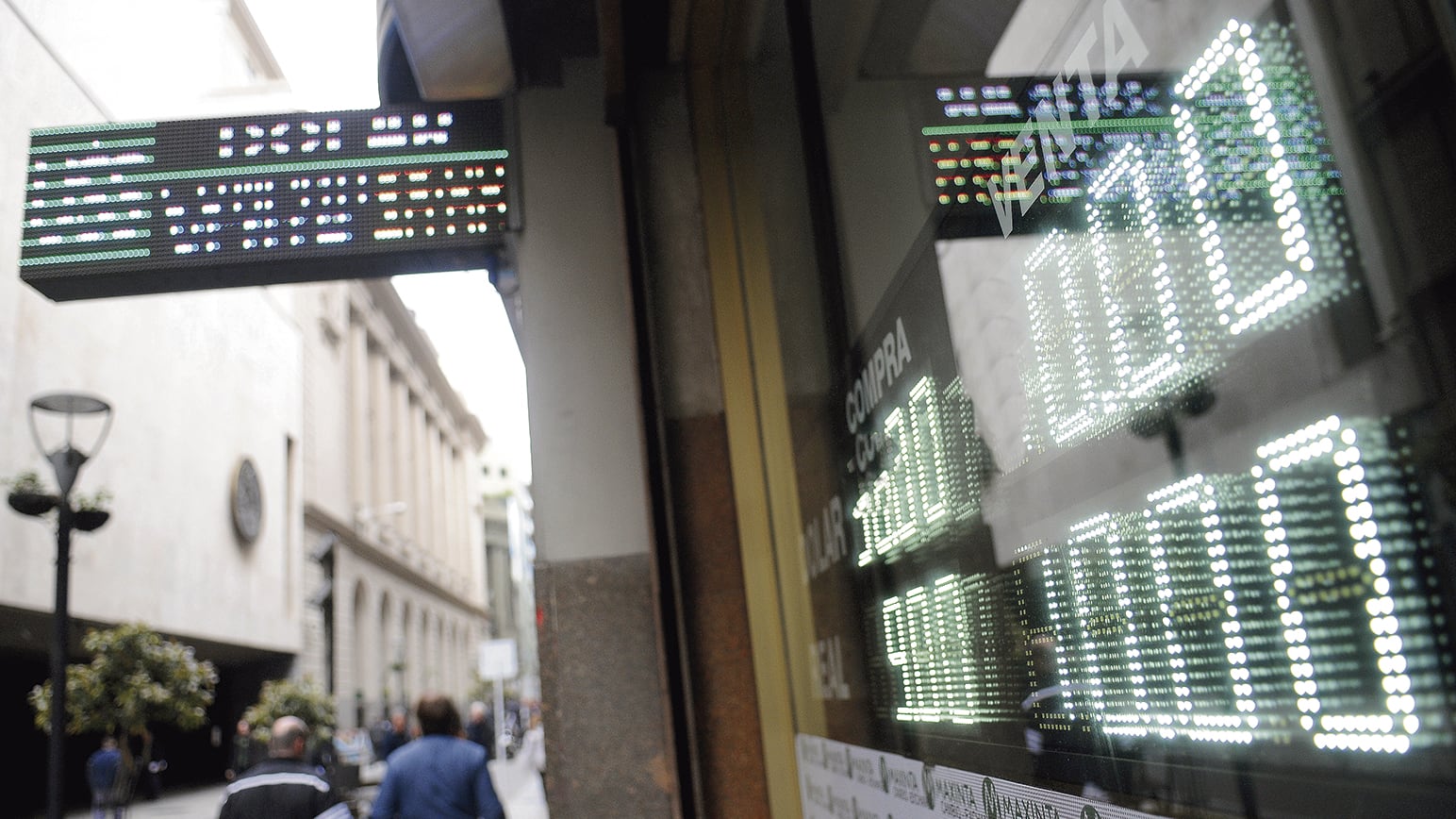 En las operaciones a futuro, el dólar se pactó a 59,30 pesos a diciembre.