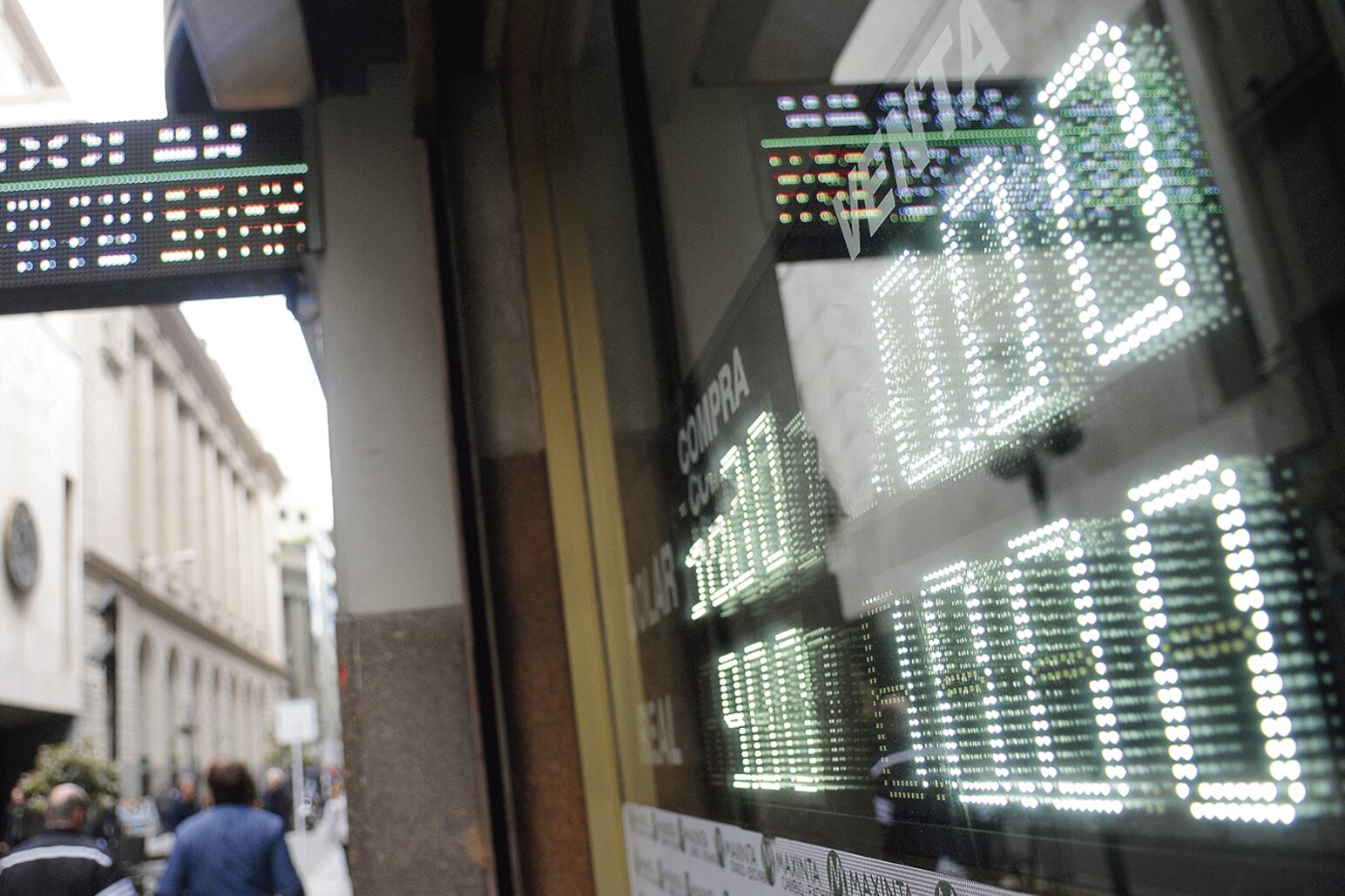 En las operaciones a futuro, el dólar se pactó a 59,30 pesos a diciembre.