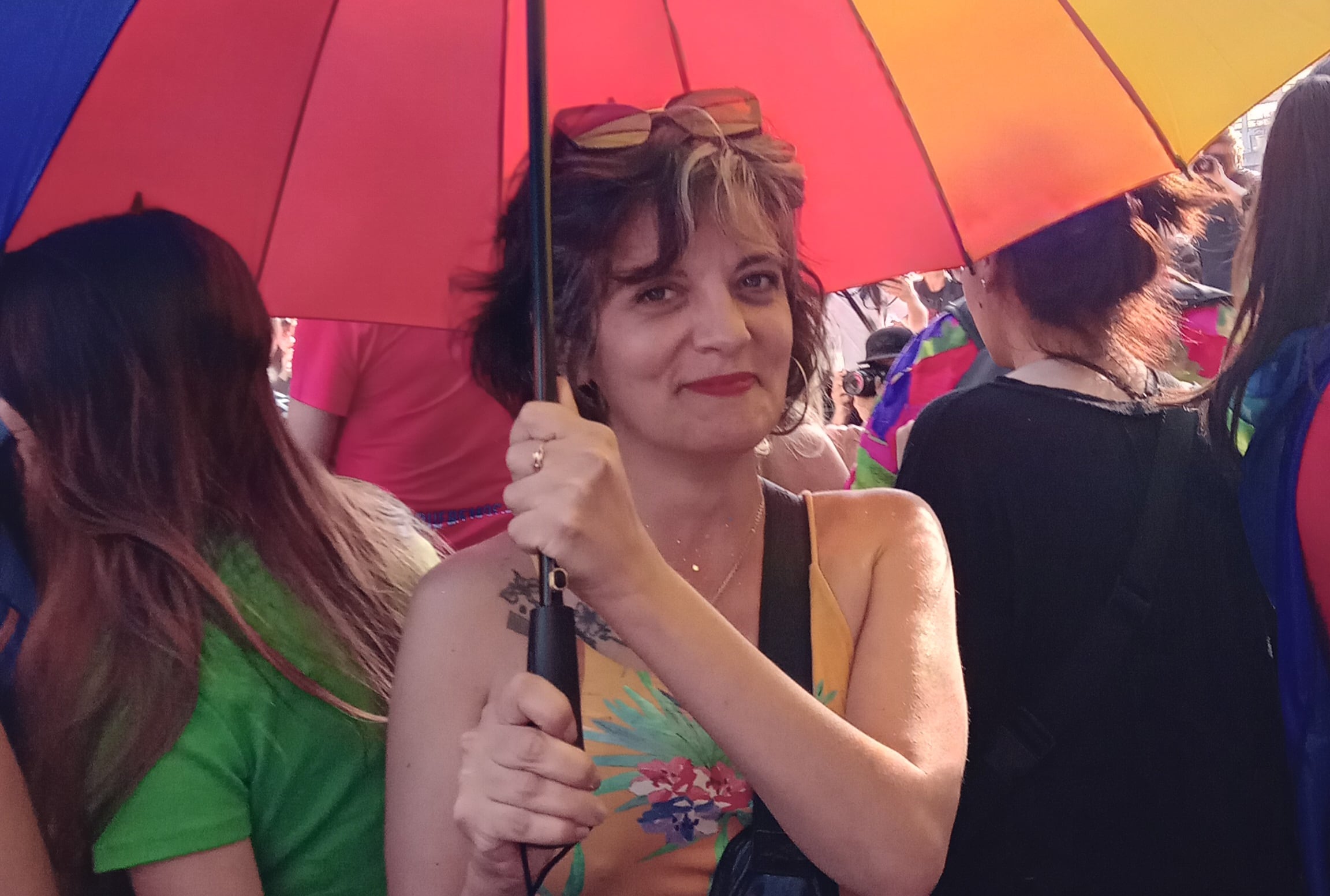 Laura García en la marcha por el Día del Orgullo como parte del equipo del gabinete de género nacional.