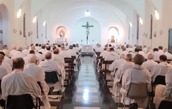 Los obispos se reúnen en Pilar.