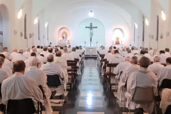 Los obispos se reúnen en Pilar.