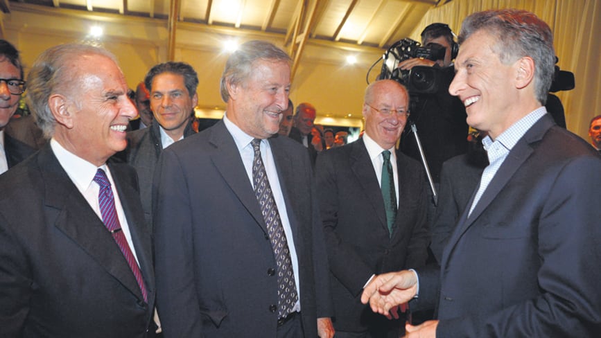 El presidente Mauricio Macri les sonríe a Alejandro Bulgheroni (Bridas), Cristiano Rattazzi (Fiat) y Paolo Rocca (Techint).