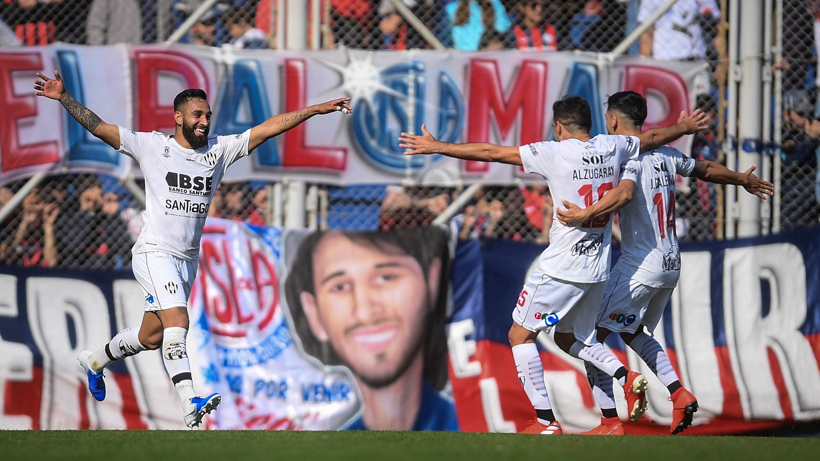 Festejo santiagueño en el Bajo Flores