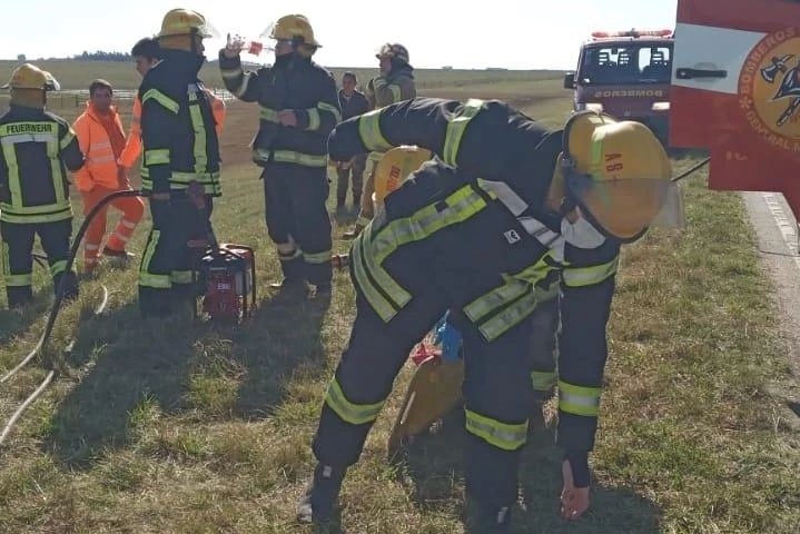 De las cuatro amigas que viajaban, dos perdieron la vida y otras dos resultaron heridas. Foto: Facebook  Bomberos Voluntarios de Madariaga. 