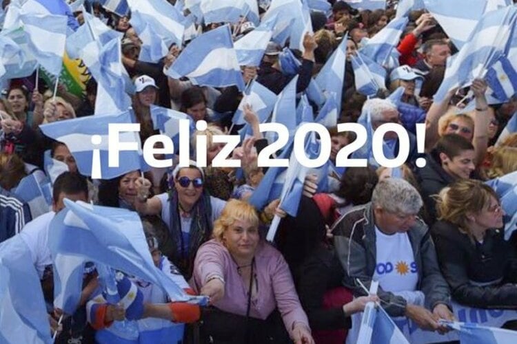 Uno de los saludos que se vieron en Twitter.