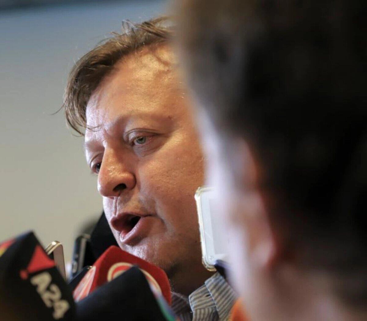 "Vamos a agarrar los cascos y prepararnos para el segundo tiempo de Macri", dijo Biró.