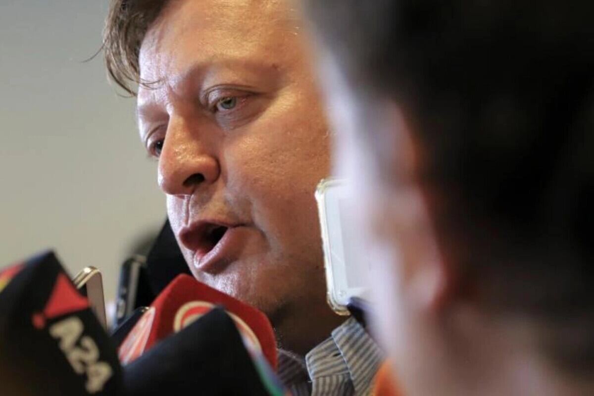 "Vamos a agarrar los cascos y prepararnos para el segundo tiempo de Macri", dijo Biró.