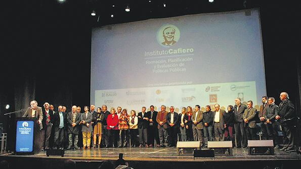 El escenario plural de la Umet y Víctor Santa María, anfitrión junto al rector Nicolás Trotta.