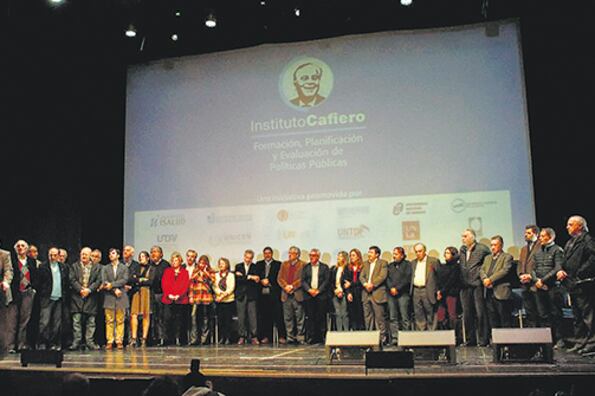 El escenario plural de la Umet y Víctor Santa María, anfitrión junto al rector Nicolás Trotta.