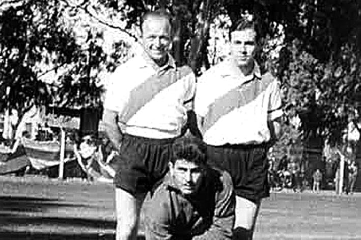 Eduardo Requena luce la camiseta de River de Villa María.