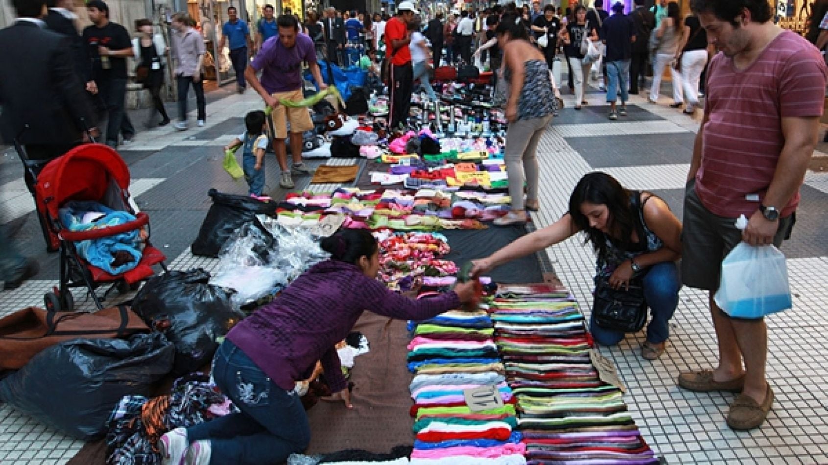 Manteros en el centro de Salta 