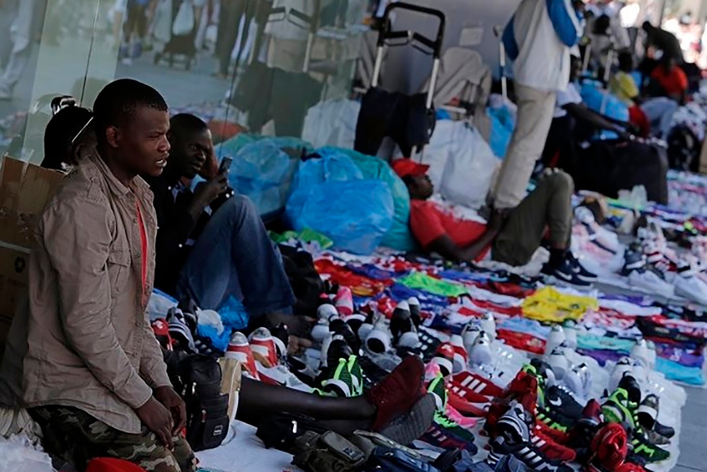 En el censo 2022 se conocerá cómo se estratifica la informalidad laboral según color de piel