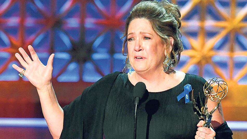 Dowd se llevó el Emmy a la mejor actriz de reparto por su rol en El cuento de la criada.