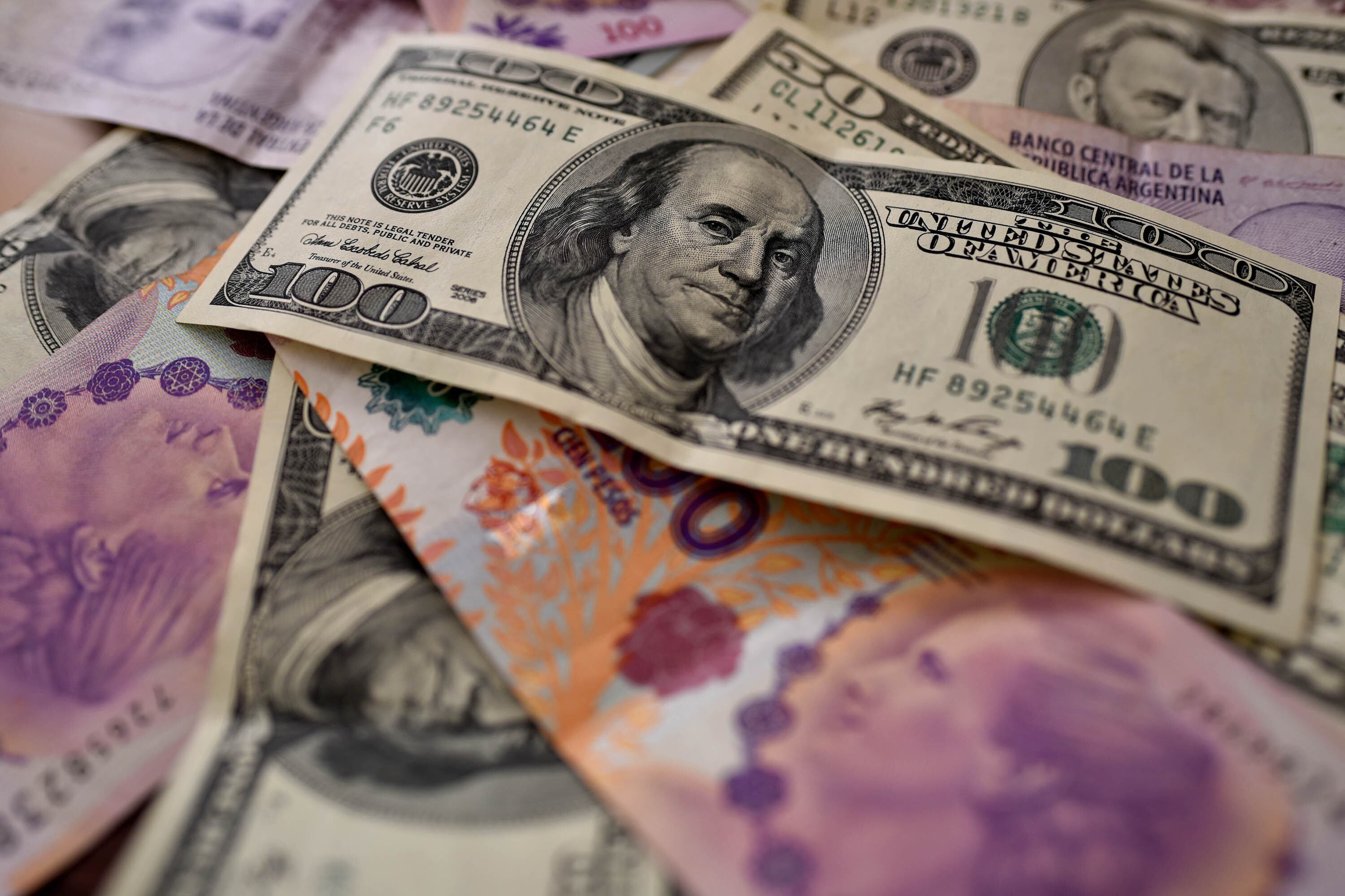 La dolarización que propone Milei no tiene capacidad de cubrir las tenencias de dinero de la población.