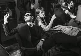 Guillaume Marbeck (como Jean-Luc Godard) y Jodie Ruth-Forest (Suzanne Schiffman) en "Nouvelle vague", de Richard Linklater