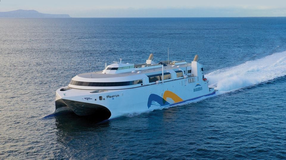 Buquebus ya tiene disponible un nuevo tarifario que busca reactivar el movimiento turístico entre ambas costas. Foto: Buquebus.