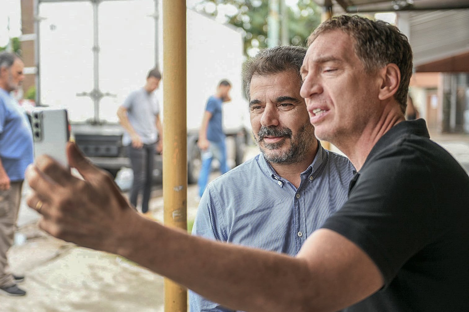 En el pasado cercano, los libertarios lo definieron a Santilli como un corrupto y "full casta". 