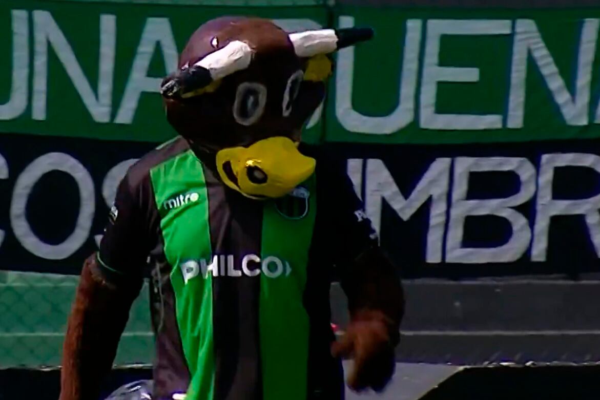 El "Torito", la mascota de Nueva Chicago.