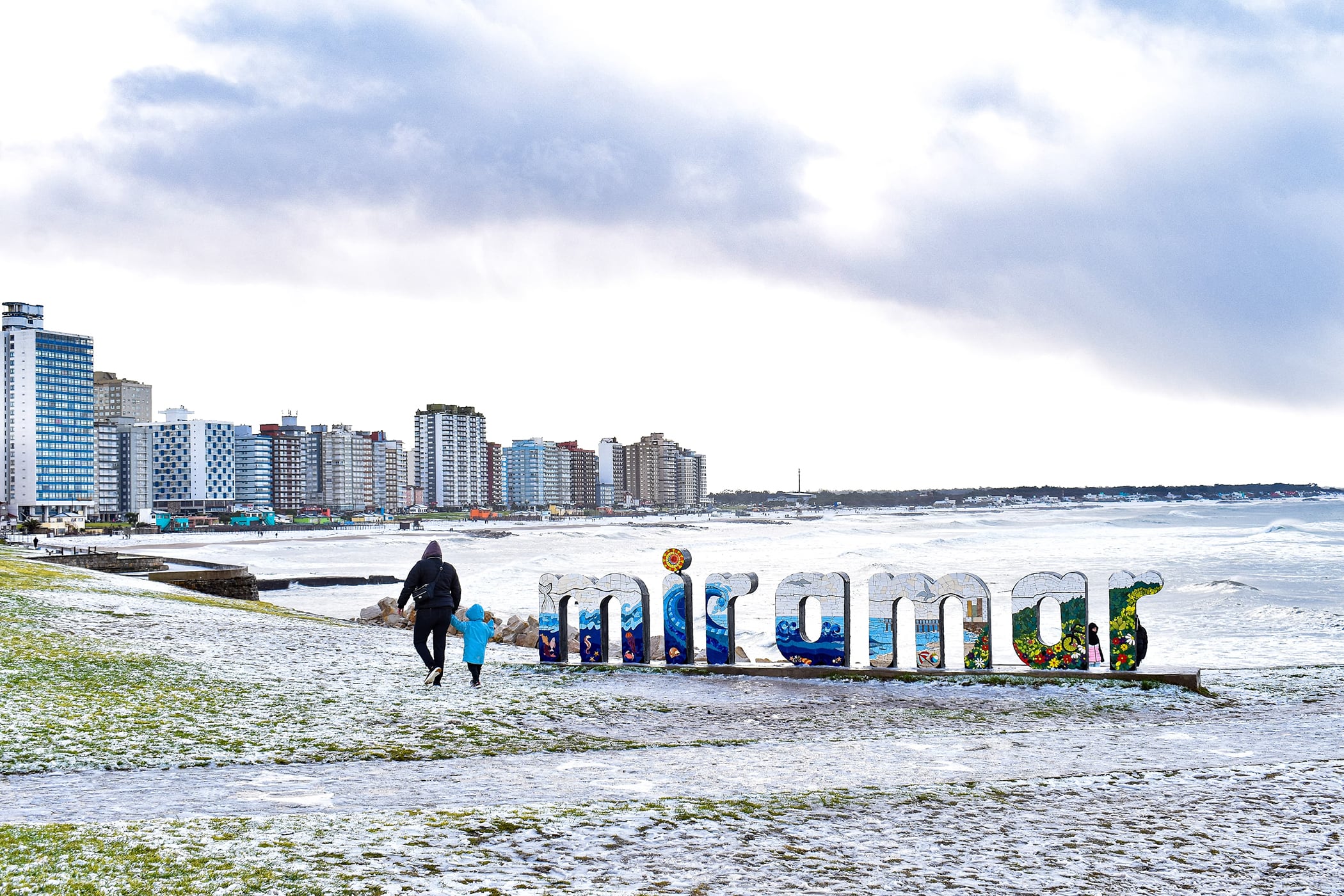 Las playas de Miramar, cubiertas de nieve.