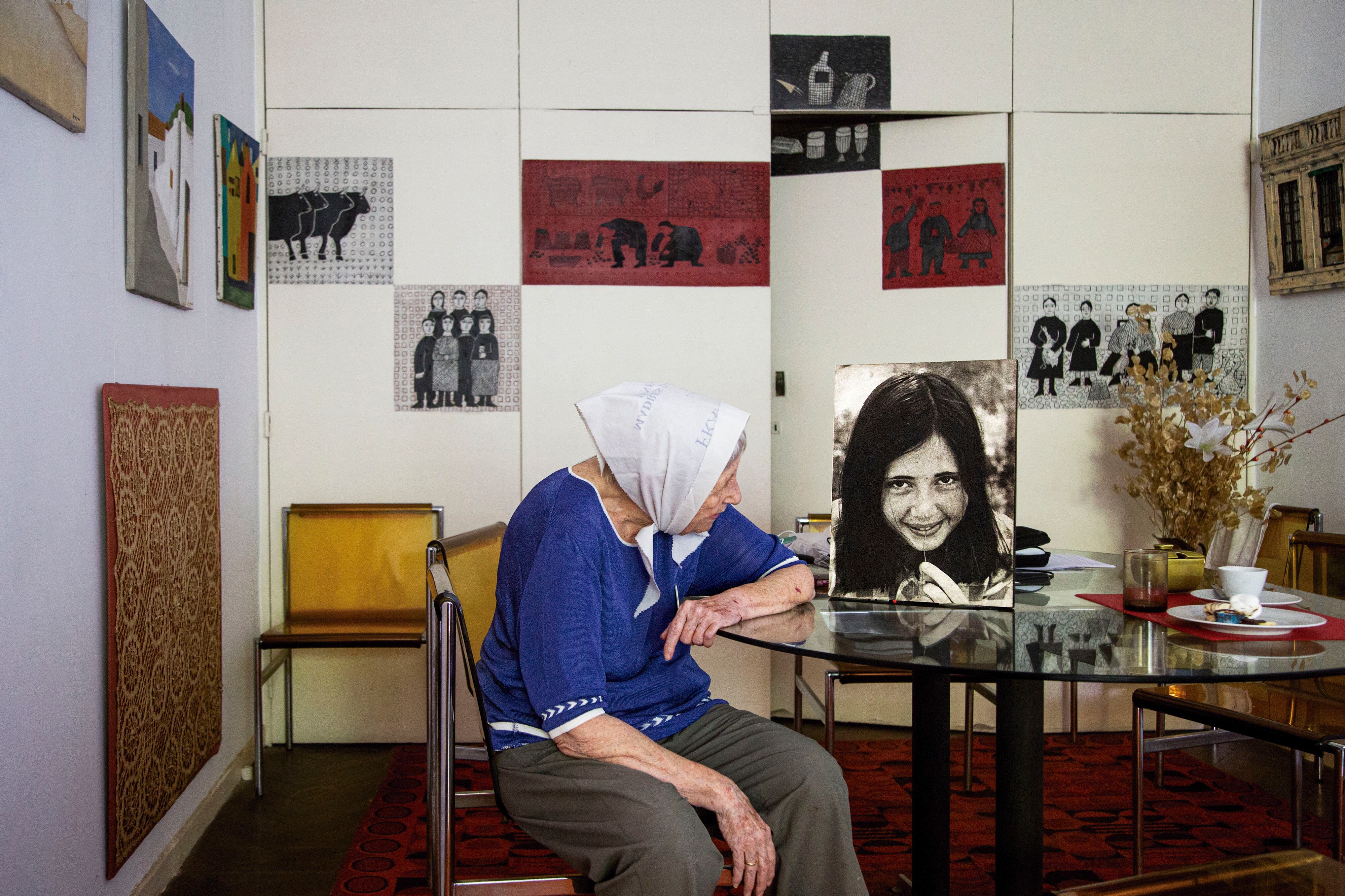 El trabajo terminó nucleando imágenes de cuarenta Madres y Abuelas