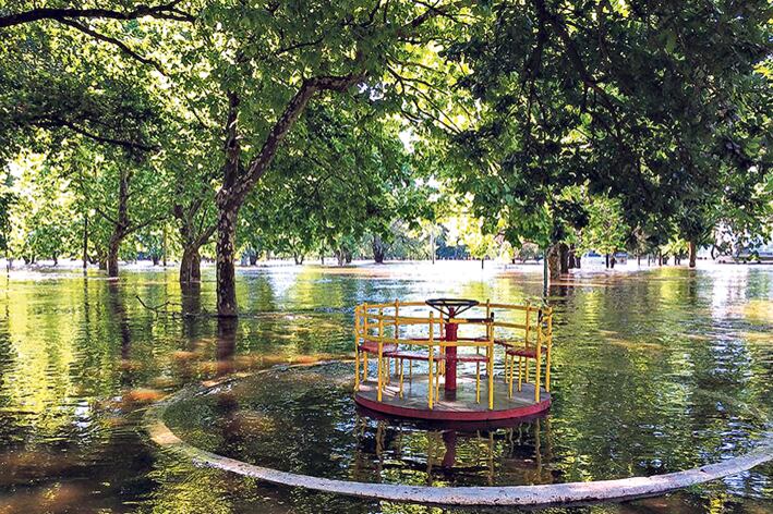 El municipio de Salto, al norte de la provincia, se declaró en “alerta roja” por el posible desborde del río.
