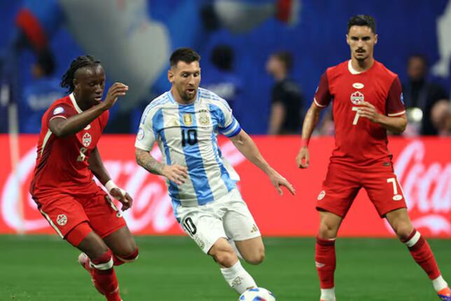 Argentina se impuso 2 a 0 a Canadá en la fase de grupos.
