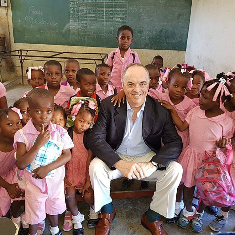 El embajador en Haití, en una imagen que compartió en Twitter.