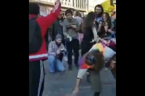 La quema de barbijos, manifestación de extrema irracionalidad.