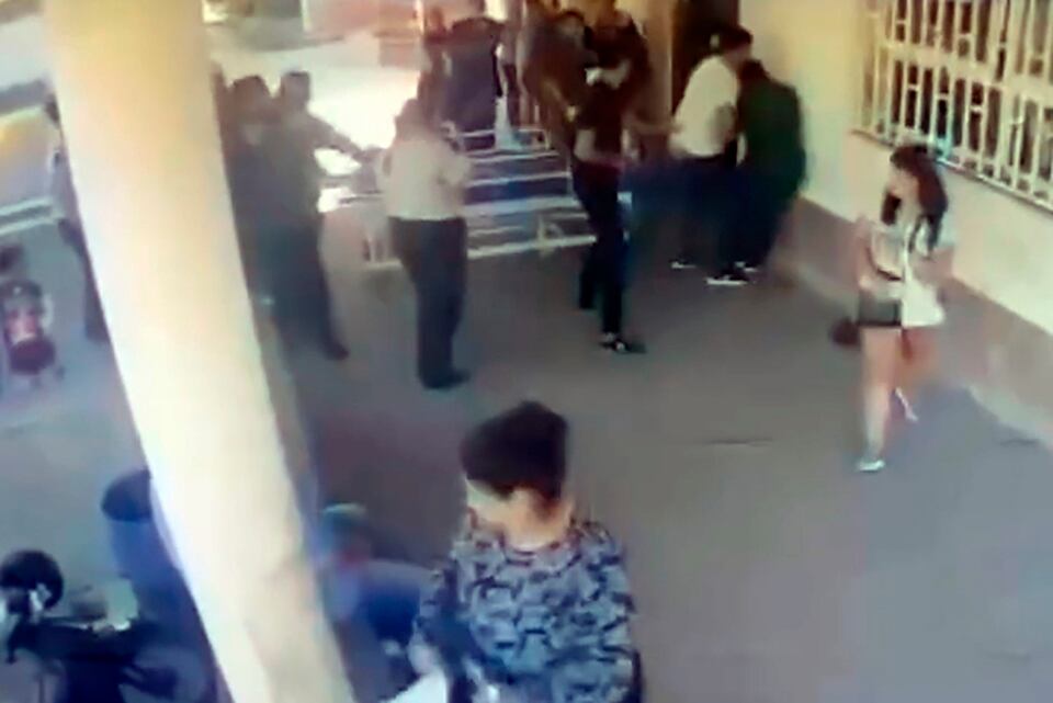 El video que se difundió en el momento que agredían a los médicos.