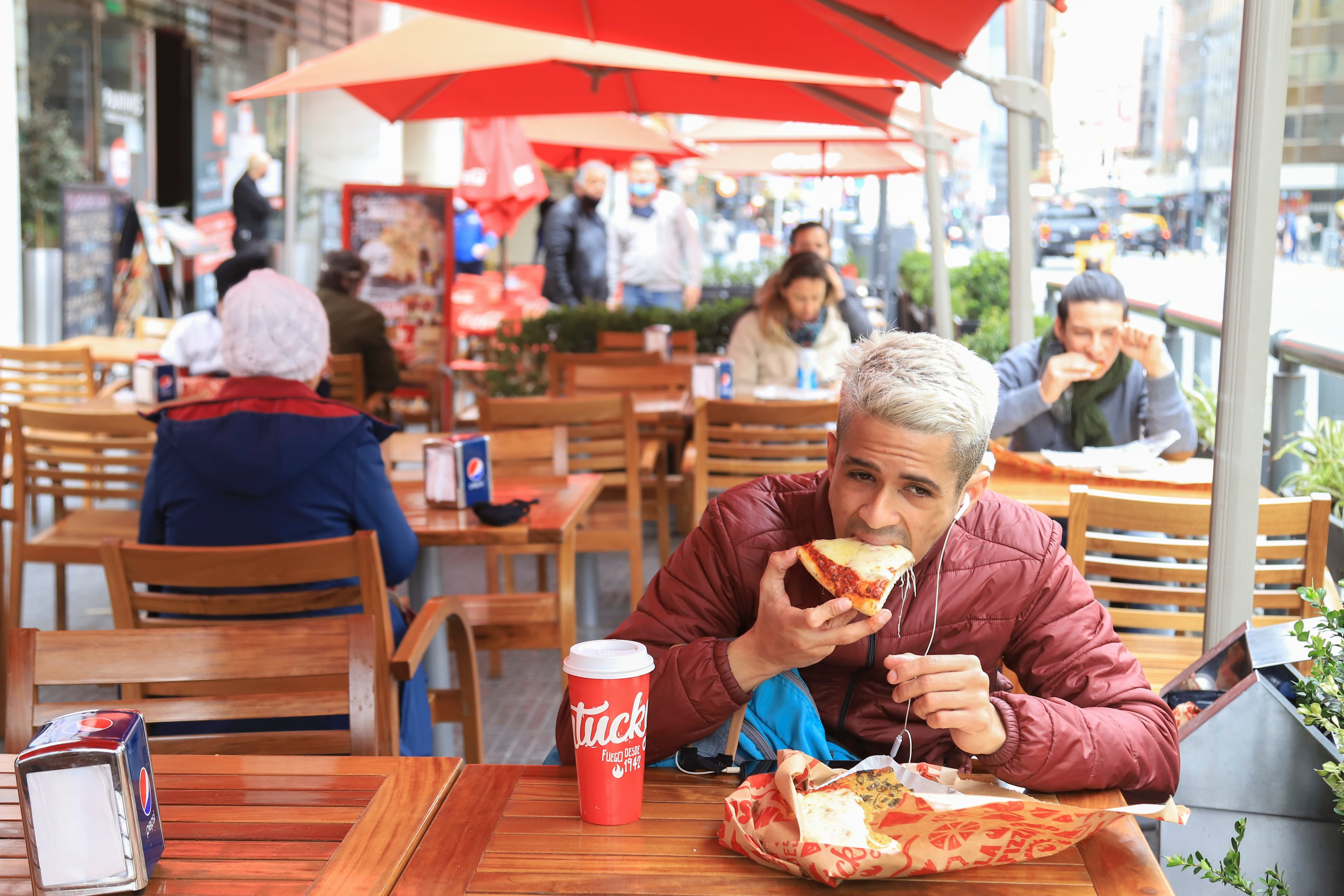 El no hay plata llega a los restaurantes.